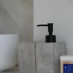 Modern Stay, ティラナ