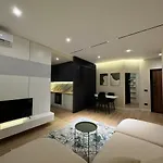 Modern Stay, ティラナ