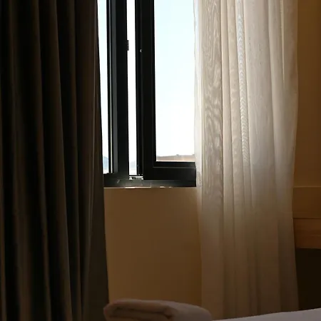 Modern Stay, ティラナ