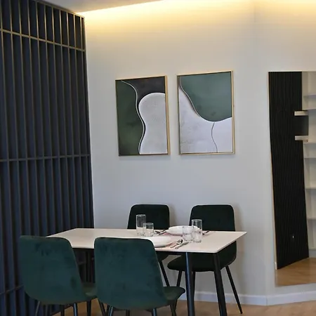 Modern Stay, * ティラナ