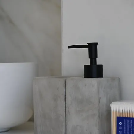 Modern Stay, ティラナ