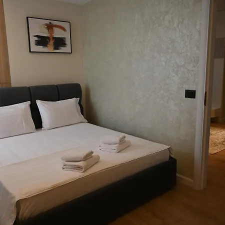 Modern Stay, * ティラナ