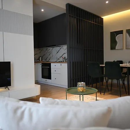 Modern Stay, ティラナ